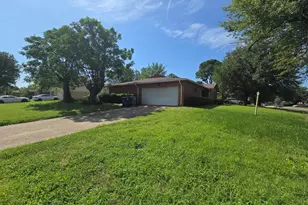 212 N Longacre Ln, Dallas, TX 75217 - Photo 2