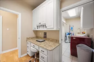 2101 W Emerald Bend Ct, Granbury, TX 76049 - Photo 8