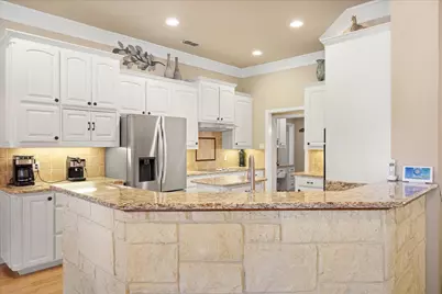 2101 W Emerald Bend Court, Granbury, TX 76049 - Photo 18