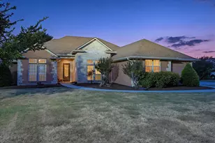 2101 W Emerald Bend Ct, Granbury, TX 76049 - Photo 2