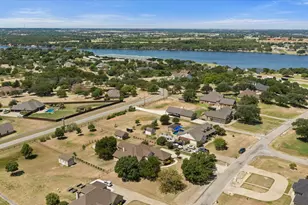 2101 W Emerald Bend Ct, Granbury, TX 76049 - Photo 38