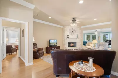 2101 W Emerald Bend Court, Granbury, TX 76049 - Photo 4