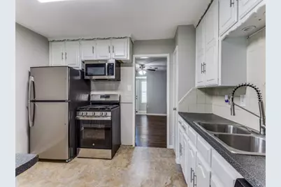512 Bluebonnet Drive, Hurst, TX 76053 - Photo 6