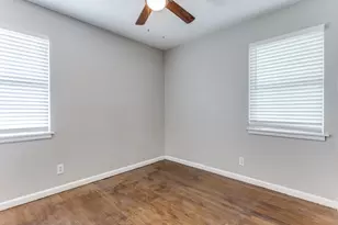 512 Bluebonnet Dr, Hurst, TX 76053 - Photo 8