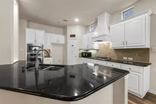 8732 Laurel Canyon Rd, Irving, TX 75063 - Photo 18
