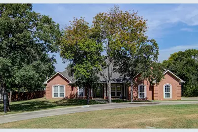 814 Haynie Drive, Runaway Bay, TX 76426 - Photo 2