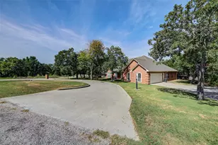 814 Haynie Dr, Runaway Bay, TX 76426 - Photo 4
