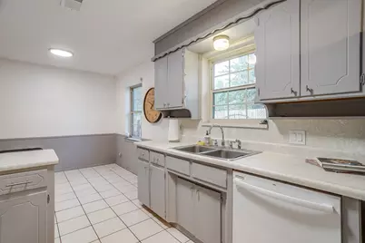 441 W Pleasantview Drive, Hurst, TX 76054 - Photo 12