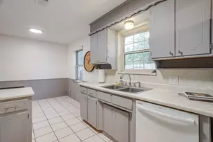 441 W Pleasantview Dr, Hurst, TX 76054 - Photo 12