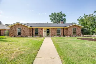 441 W Pleasantview Dr, Hurst, TX 76054 - Photo 1