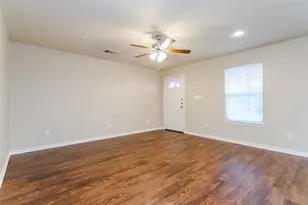 616 W Denton St, Ennis, TX 75119 - Photo 6