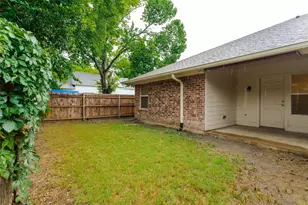 616 W Denton St, Ennis, TX 75119 - Photo 24