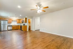 616 W Denton St, Ennis, TX 75119 - Photo 8