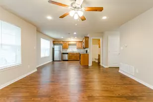 616 W Denton St, Ennis, TX 75119 - Photo 4