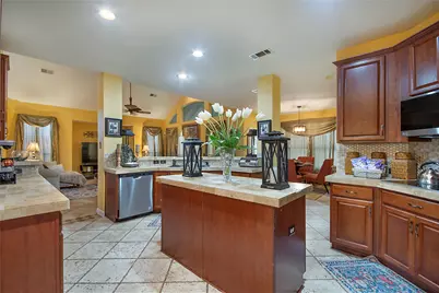 663 E Sandra Lane, Grand Prairie, TX 75052 - Photo 18