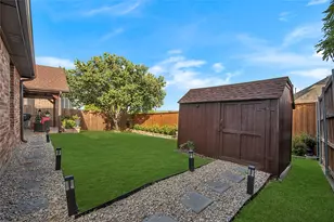 663 E Sandra Ln, Grand Prairie, TX 75052 - Photo 34