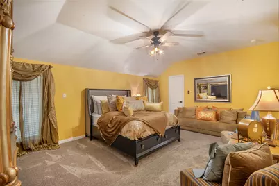 663 E Sandra Lane, Grand Prairie, TX 75052 - Photo 4