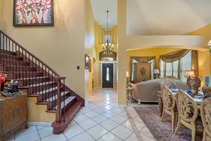 663 E Sandra Ln, Grand Prairie, TX 75052 - Photo 8