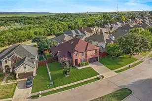 663 E Sandra Ln, Grand Prairie, TX 75052 - Photo 2