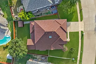 663 E Sandra Ln, Grand Prairie, TX 75052 - Photo 32