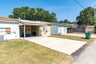 1229 Elm Ct, Runaway Bay, TX 76426 - Photo 4