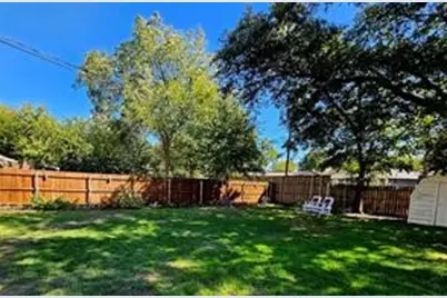 615 W Nash Street, Grapevine, TX 76051 - Photo 10