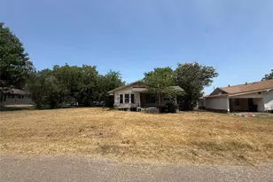 204 W Maple St, Whitewright, TX 75491 - Photo 6