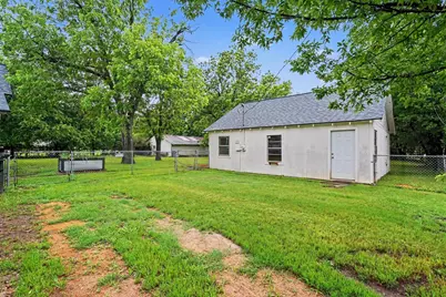 506 Woodard Avenue, Cleburne, TX 76033 - Photo 32