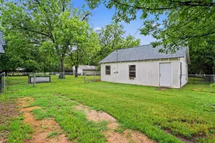 506 Woodard Ave, Cleburne, TX 76033 - Photo 32