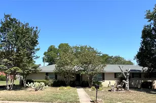 1206 Crestwood Dr, Cleburne, TX 76033 - Photo 1