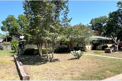1206 Crestwood Drive, Cleburne, TX 76033 - Photo 2
