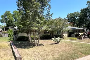 1206 Crestwood Dr, Cleburne, TX 76033 - Photo 2