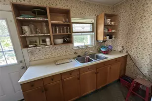 405 W Ave E, Garland, TX 75040 - Photo 10