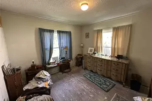 405 W Ave E, Garland, TX 75040 - Photo 14