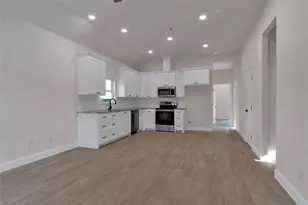 811 SW 28th St, Mineral Wells, TX 76067 - Photo 10