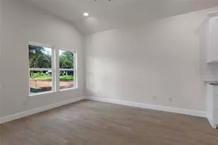 811 SW 28th St, Mineral Wells, TX 76067 - Photo 6