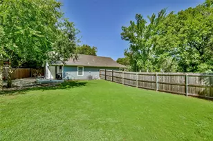 903 Comanche Cove Dr, Granbury, TX 76048 - Photo 2