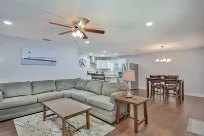 903 Comanche Cove Drive, Granbury, TX 76048 - Photo 4