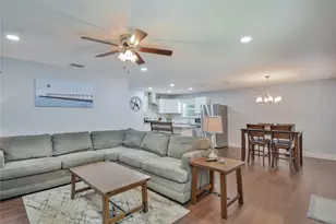 903 Comanche Cove Dr, Granbury, TX 76048 - Photo 4
