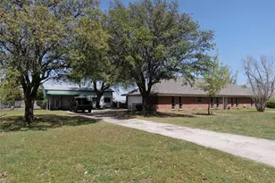 517 E Locust St, Nocona, TX 76255 - Photo 30