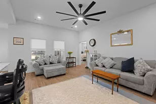 201 W South St, Whitesboro, TX 76273 - Photo 8