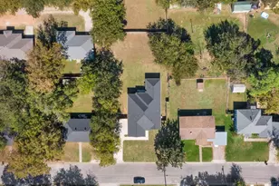 201 W South St, Whitesboro, TX 76273 - Photo 32