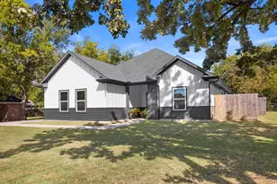 201 W South St, Whitesboro, TX 76273 - Photo 1