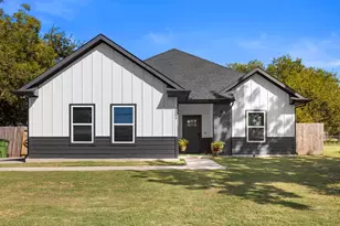 201 W South St, Whitesboro, TX 76273 - Photo 2