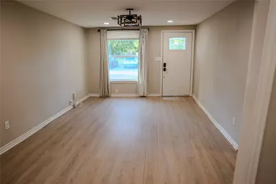 117 E Division Street, Pilot Point, TX 76258 - Photo 4