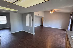1610 Kingston Dr, Grand Prairie, TX 75051 - Photo 16
