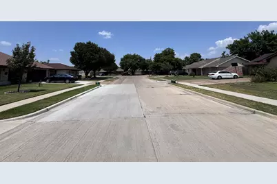 1610 Kingston Drive, Grand Prairie, TX 75051 - Photo 4