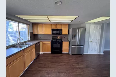 1610 Kingston Drive, Grand Prairie, TX 75051 - Photo 10