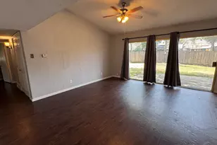 1610 Kingston Dr, Grand Prairie, TX 75051 - Photo 8