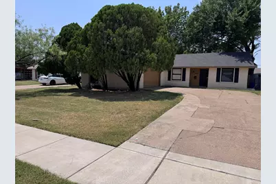 1610 Kingston Drive, Grand Prairie, TX 75051 - Photo 2